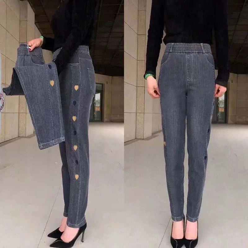 Emma | Comfy Heart-Embroidered Jeans